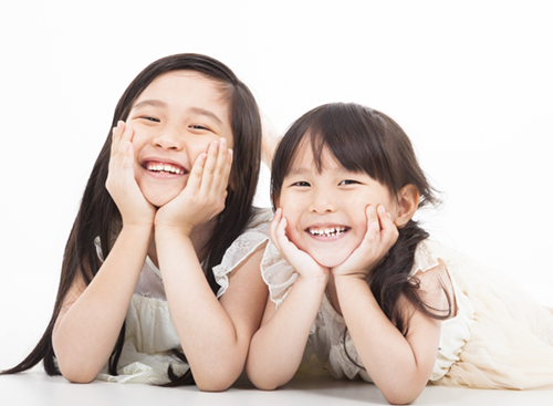 特徴その2 お子さまの成長にあわせた小児矯正治療「歯を抜かずにきれいな歯並びへ」